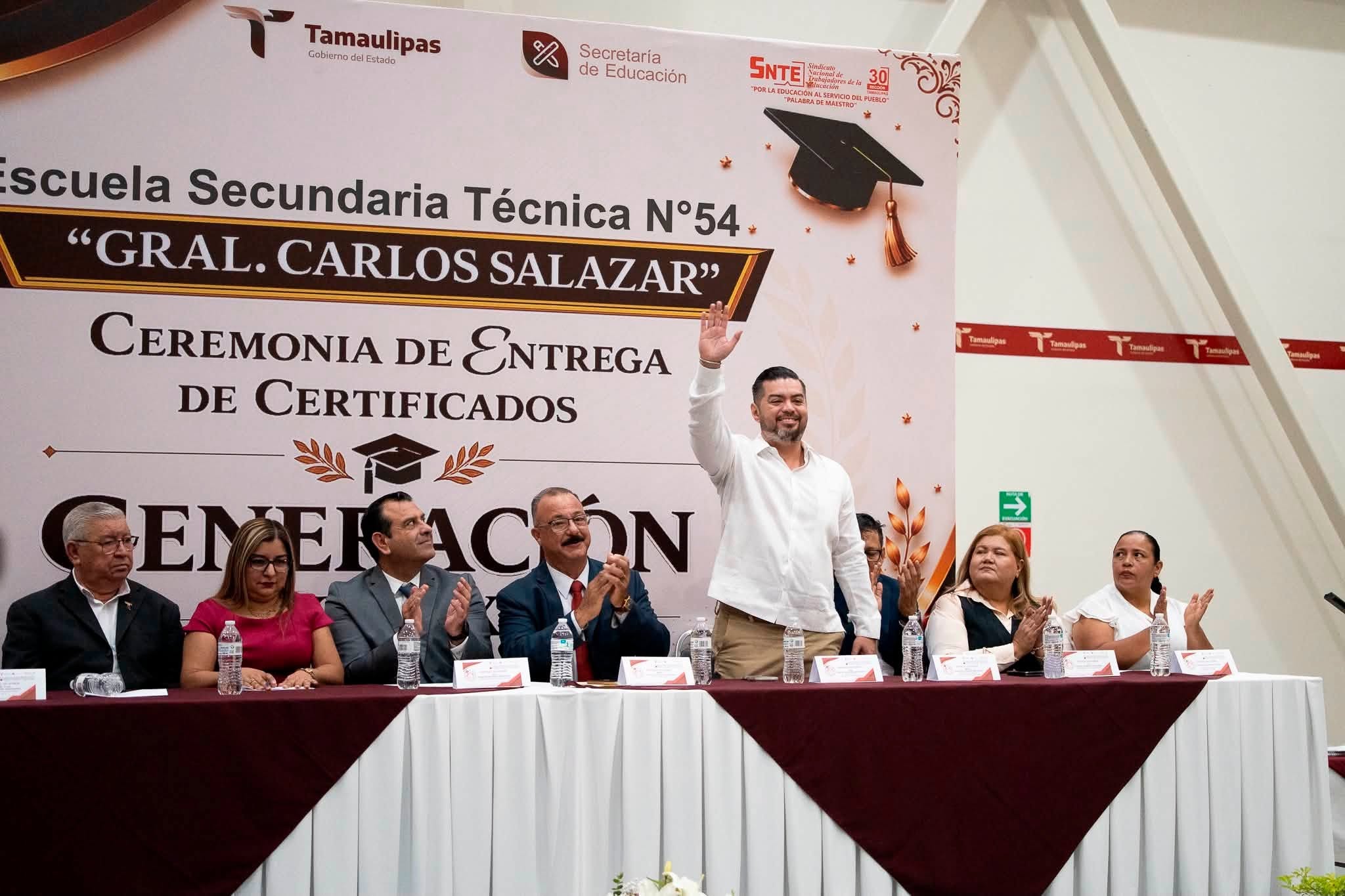 La Escuela Secundaria Técnica N.º 54 “Gral. Carlos Salazar” celebra con enorme orgullo la culminación de una etapa inolvidable para nuestros queridos alumnos de la Generación XXXIX.
